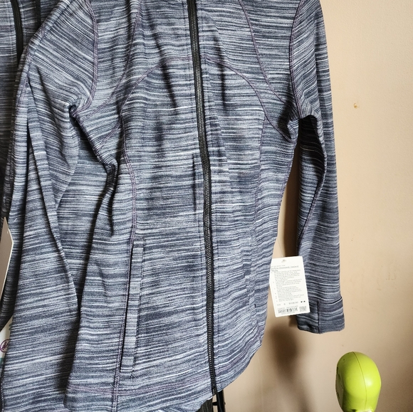 Two lulu lemon  define hooded jackets size 6 and size 8 and blue leggings size 6 - Picture 2 of 3